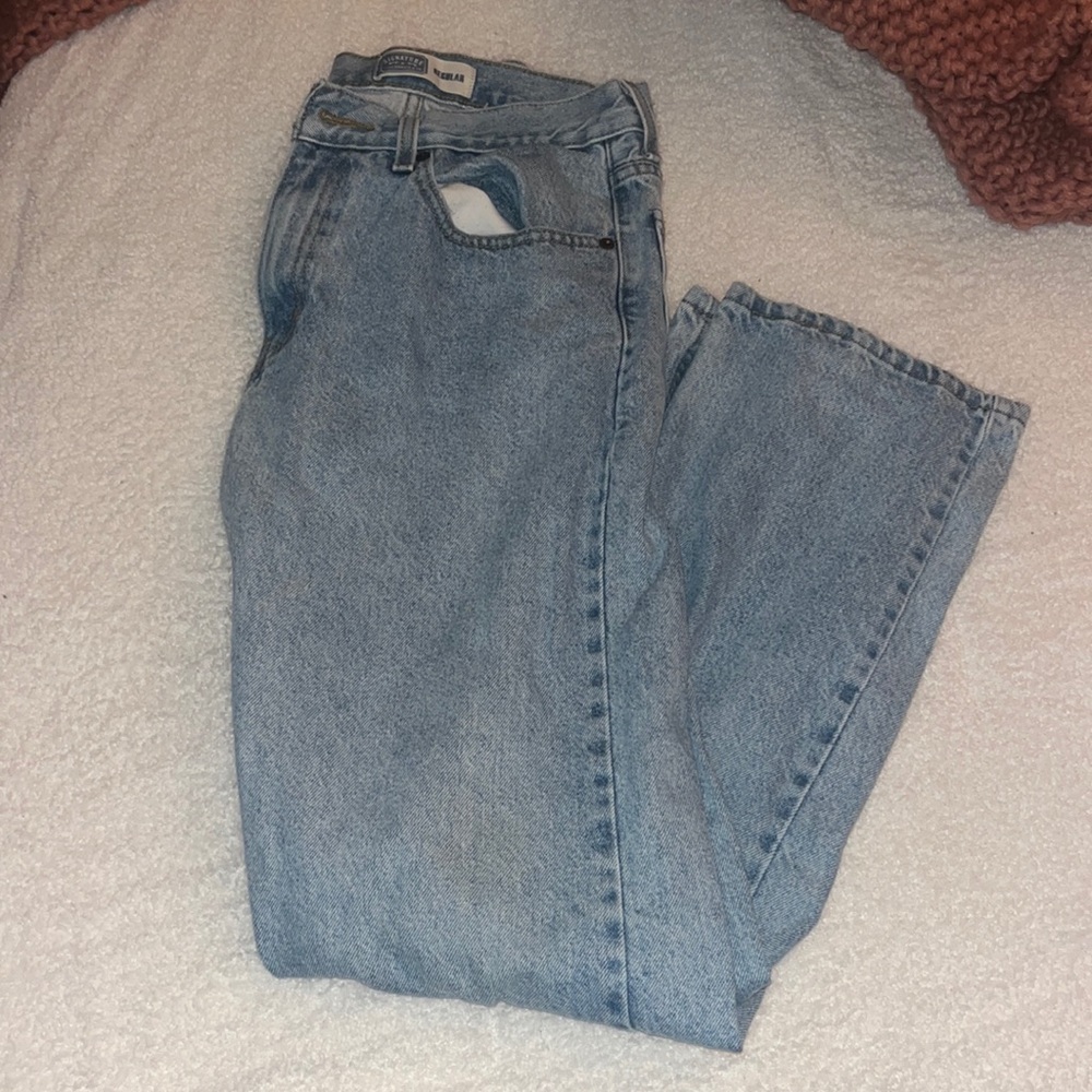 the CUTEST vintage Levi jeans.